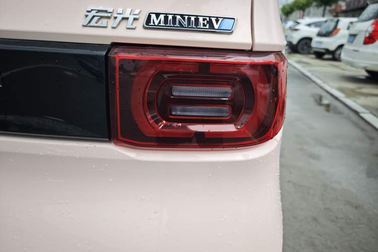 Used Wuling Hongguang MINIEV 2022 Macaron Fashion Edition Lithium-Nickel-Cobalt-Alpha-oxide Right Rear Taillight