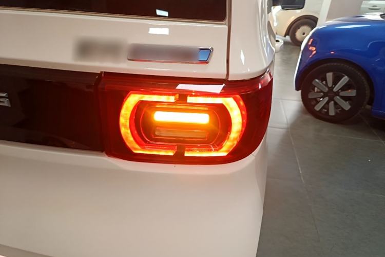 Used Wuling Hongguang MINIEV 2022 Macaron Fashion Model Lithium Iron Phosphate Right Rear Taillight