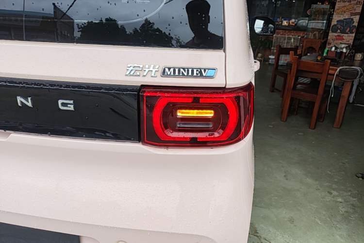 Used Wuling Hongguang MINIEV 2022 Macaron Fashion Model Lithium Iron Phosphate Right Rear Taillight
