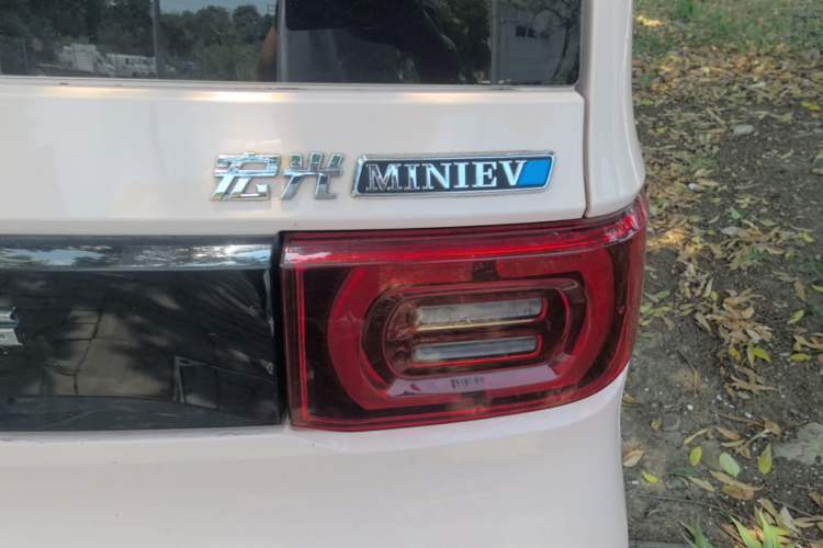 Used Wuling Hongguang MINIEV 2022 Macaron Fashion Edition Lithium-Nickel-Cobalt-Alpha-oxide Right Rear Taillight