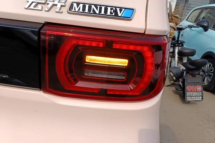 Used Wuling Hongguang MINIEV 2022 Macaron Fashion Model Lithium Iron Phosphate Right Rear Taillight