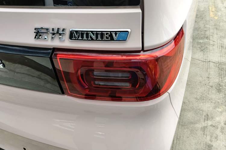 Used Wuling Hongguang MINIEV 2022 Macaron Premium Model – Lithium Iron Phosphate Right Rear Taillight
