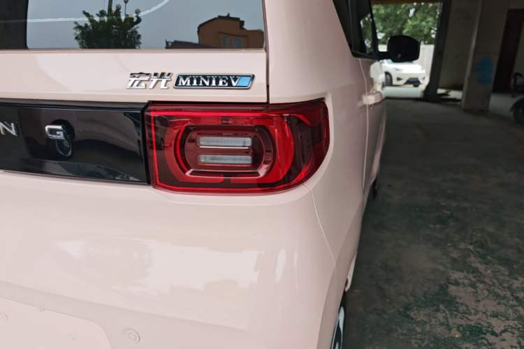 Used Wuling Hongguang MINIEV 2022 Macaron Premium Model – Lithium Ternary Battery Right Rear Taillight