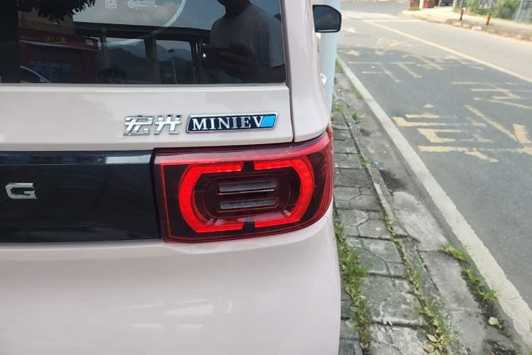Used Wuling Hongguang MINIEV 2022 Macaron Premium Model – Lithium Iron Phosphate Right Rear Taillight