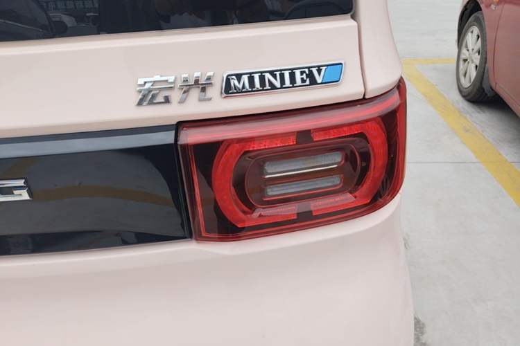 Used Wuling Hongguang MINIEV 2022 Macaron Premium Model – Lithium Iron Phosphate Right Rear Taillight