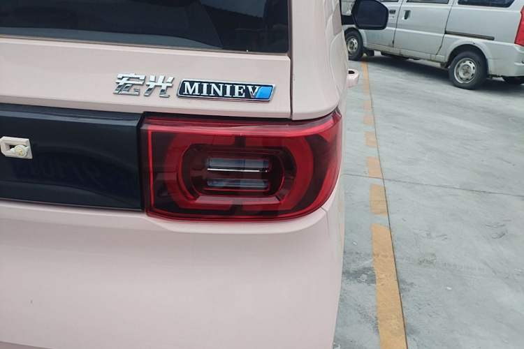 Used Wuling Hongguang MINIEV 2022 Macaron Premium Model – Lithium Iron Phosphate Right Rear Taillight