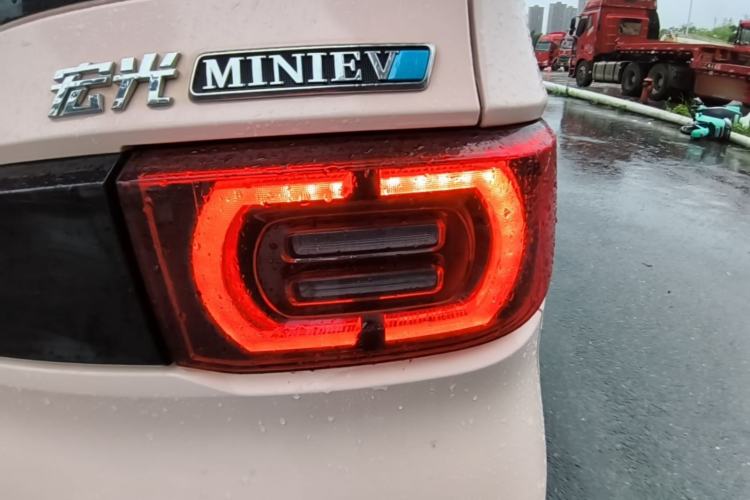 Used Wuling Hongguang MINIEV 2022 Macaron Premium Model – Lithium Ternary Battery Right Rear Taillight