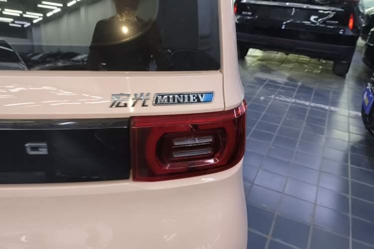 Used Wuling Hongguang MINIEV 2022 Macaron Premium Model – Lithium Ternary Battery Right Rear Taillight