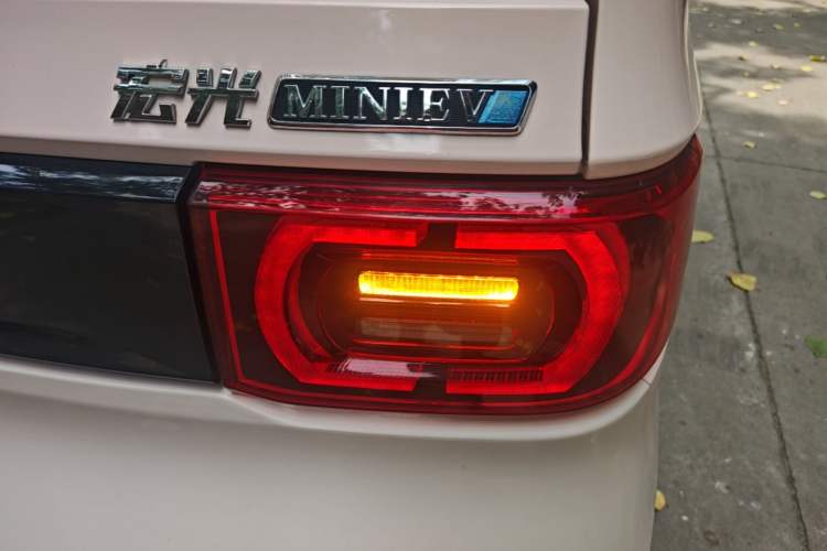 Used Wuling Hongguang MINIEV 2022 Macaron Premium Model – Lithium Iron Phosphate Right Rear Taillight