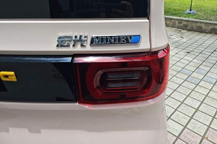 Used Wuling Hongguang MINIEV 2022 Macaron Fashion Model Lithium Iron Phosphate Right Rear Taillight