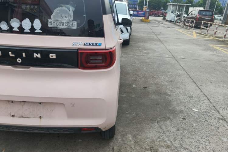 Used Wuling Hongguang MINIEV 2022 Macaron Premium Model – Lithium Iron Phosphate Right Rear Taillight