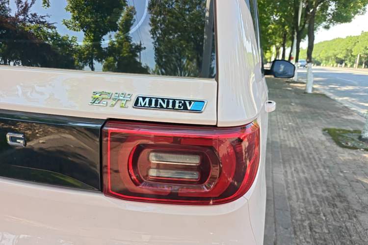 Used Wuling Hongguang MINIEV 2022 Macaron Premium Model – Lithium Iron Phosphate Right Rear Taillight