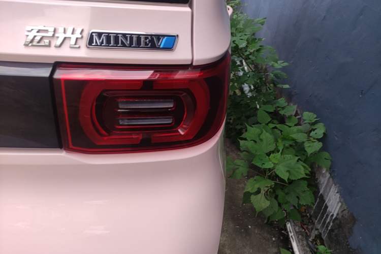 Used Wuling Hongguang MINIEV 2022 Macaron Premium Model – Lithium Iron Phosphate Right Rear Taillight