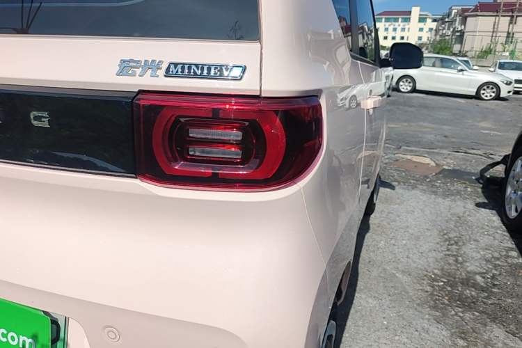 Used Wuling Hongguang MINIEV 2022 Macaron Premium Model – Lithium Iron Phosphate Right Rear Taillight