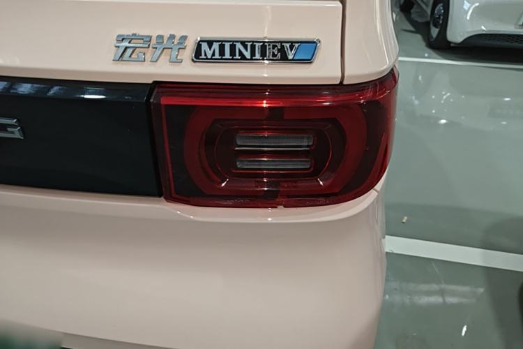 Used Wuling Hongguang MINIEV 2022 Macaron Premium Model – Lithium Iron Phosphate Right Rear Taillight