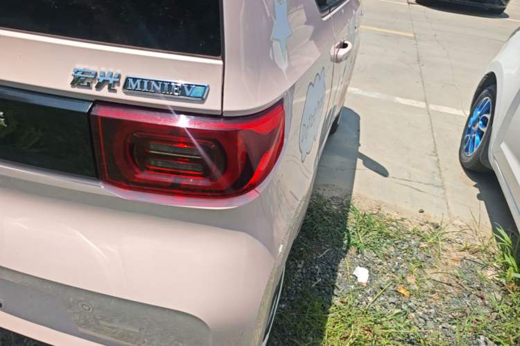Used Wuling Hongguang MINIEV 2022 Macaron Premium Model – Lithium Iron Phosphate Right Rear Taillight