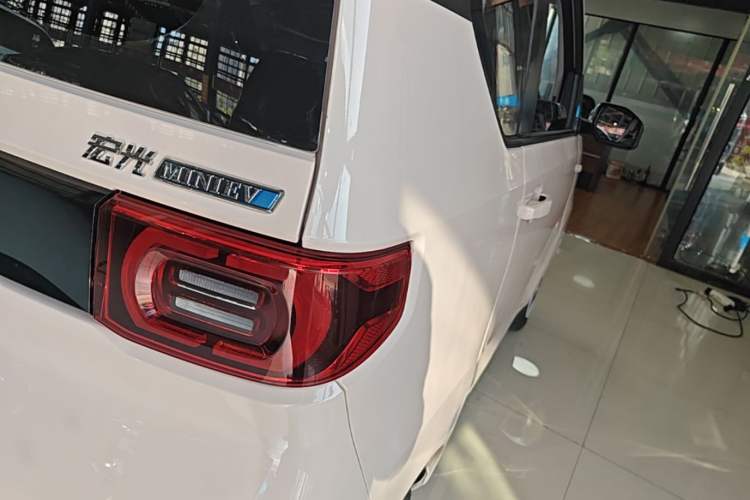 Used Wuling Hongguang MINIEV 2022 Macaron Premium Model – Lithium Iron Phosphate Right Rear Taillight