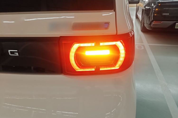 Used Wuling Hongguang MINIEV 2022 Macaron Premium Model – Lithium Iron Phosphate Right Rear Taillight
