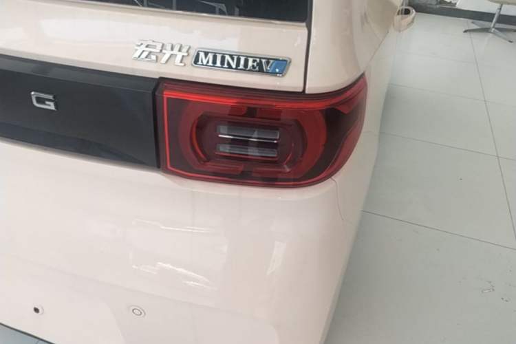 Used Wuling Hongguang MINIEV 2022 Macaron Premium Model – Lithium Iron Phosphate Right Rear Taillight