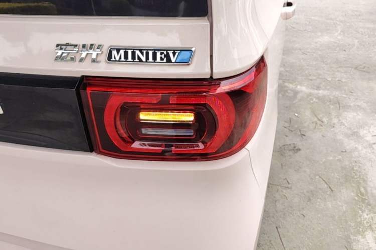 Used Wuling Hongguang MINIEV 2022 Macaron Premium Model – Lithium Iron Phosphate Right Rear Taillight