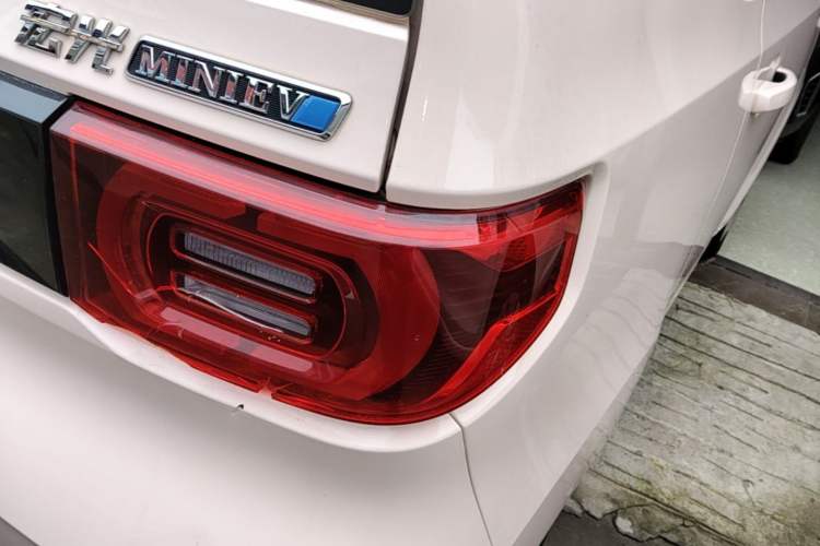 Used Wuling Hongguang MINIEV 2022 Macaron Premium Model – Lithium Iron Phosphate Right Rear Taillight