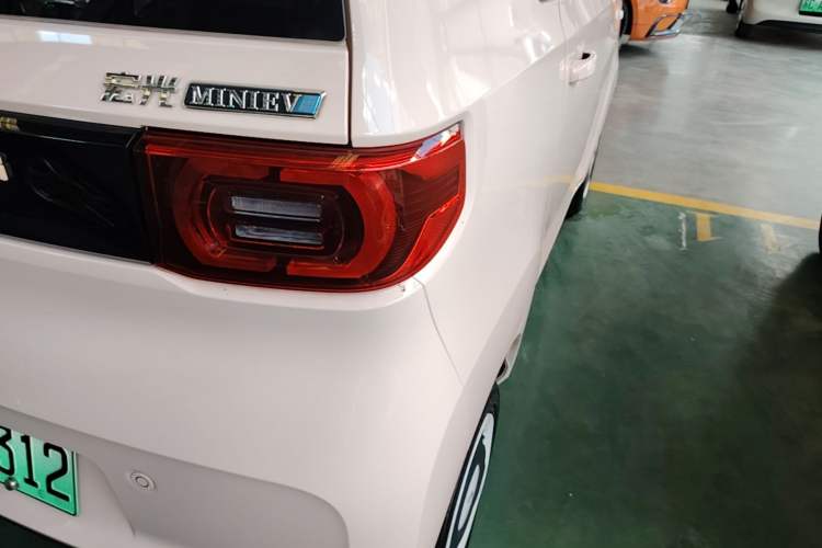 Used Wuling Hongguang MINIEV 2022 Macaron Premium Model – Lithium Ternary Battery Right Rear Taillight