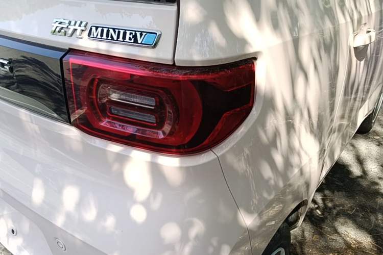 Used Wuling Hongguang MINIEV 2022 Macaron Premium Model – Lithium Iron Phosphate Right Rear Taillight