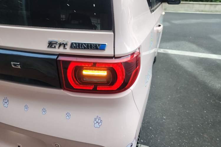 Used Wuling Hongguang MINIEV 2022 Macaron Premium Model – Lithium Iron Phosphate Right Rear Taillight