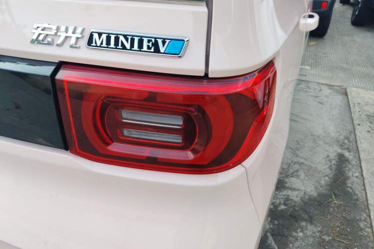 Used Wuling Hongguang MINIEV 2022 Macaron Premium Model – Lithium Iron Phosphate Right Rear Taillight