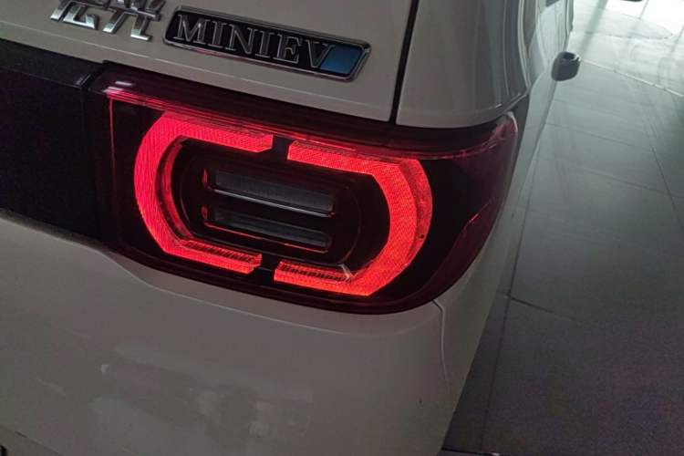 Used Wuling Hongguang MINIEV 2022 Macaron Premium Model – Lithium Iron Phosphate Right Rear Taillight