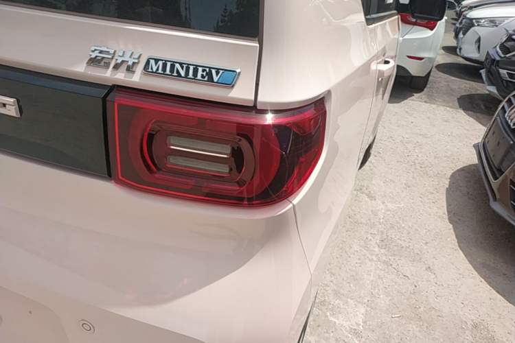 Used Wuling Hongguang MINIEV 2022 Macaron Fashion Model Lithium Iron Phosphate Right Rear Taillight
