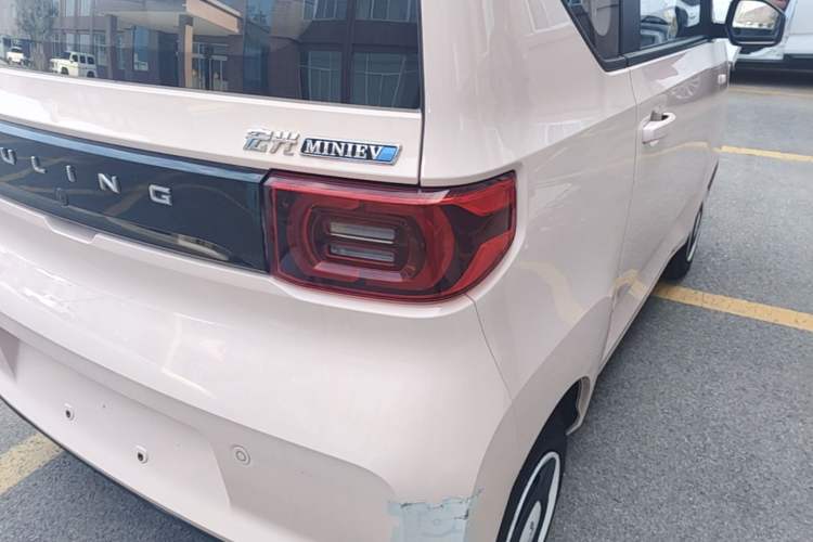 Used Wuling Hongguang MINIEV 2022 Macaron Premium Model – Lithium Iron Phosphate Right Rear Taillight