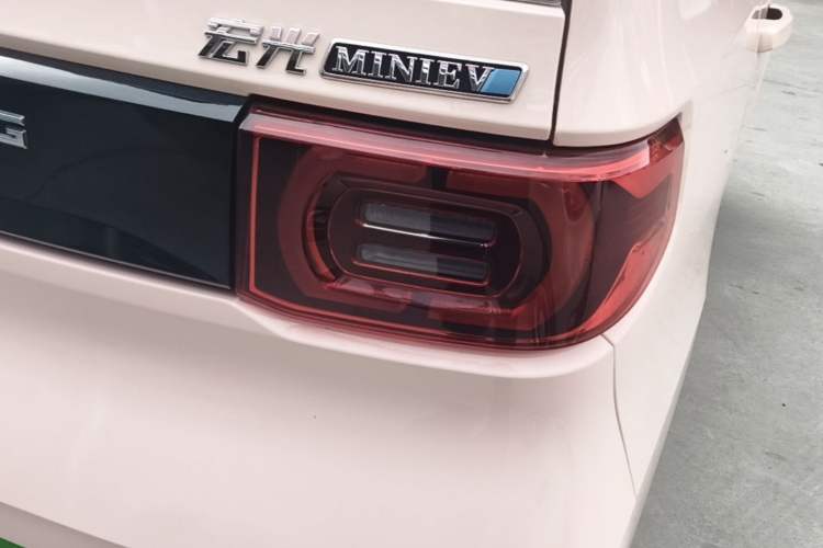 Used Wuling Hongguang MINIEV 2022 Macaron Fashion Model Lithium Iron Phosphate Right Rear Taillight