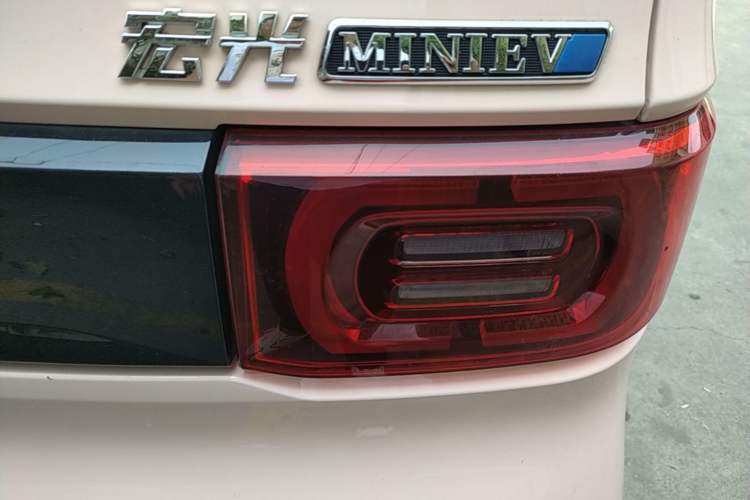 Used Wuling Hongguang MINIEV 2022 Macaron Premium Model – Lithium Iron Phosphate Right Rear Taillight