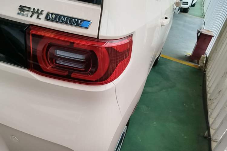 Used Wuling Hongguang MINIEV 2022 Macaron Premium Model – Lithium Ternary Battery Right Rear Taillight
