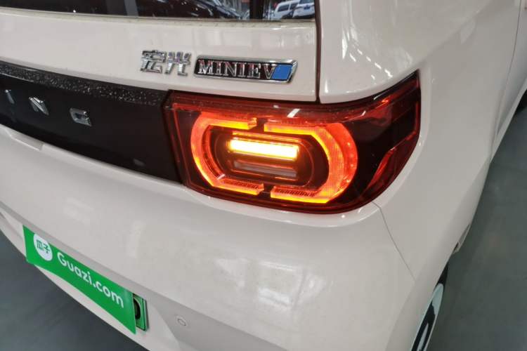Used Wuling Hongguang MINIEV 2022 Macaron Premium Model – Lithium Iron Phosphate Right Rear Taillight