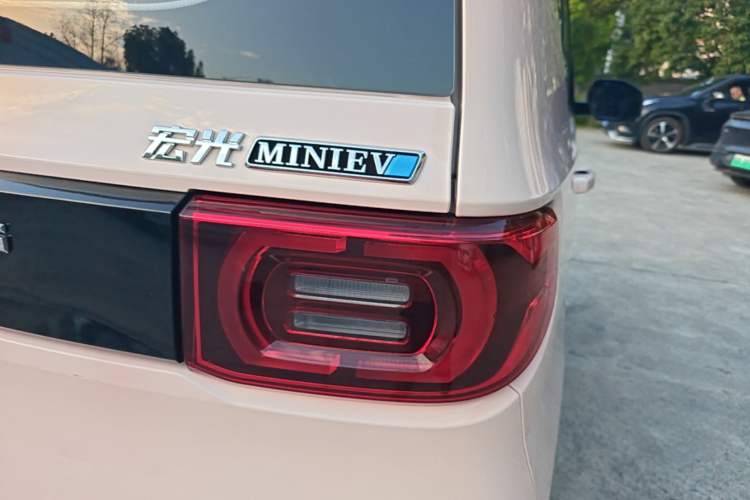 Used Wuling Hongguang MINIEV 2022 Macaron Premium Model – Lithium Iron Phosphate Right Rear Taillight