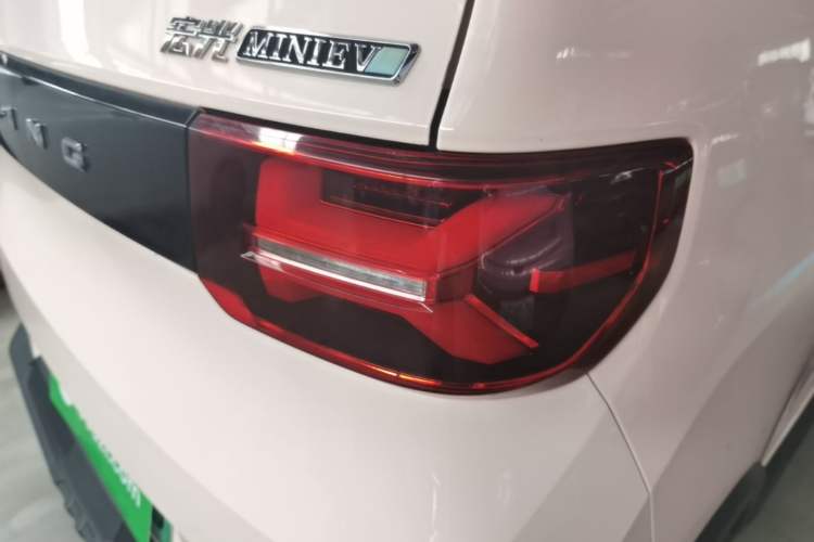Used Wuling Hongguang MINIEV 2022 GAMEBOY 200km Play Edition with Lithium Iron Phosphate Right Rear Taillight