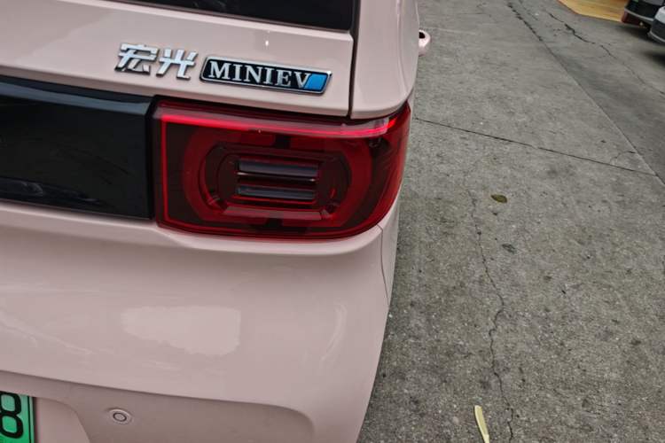 Used Wuling Hongguang MINIEV 2022 Macaron Fashion Edition Lithium-Nickel-Cobalt-Alpha-oxide Right Rear Taillight