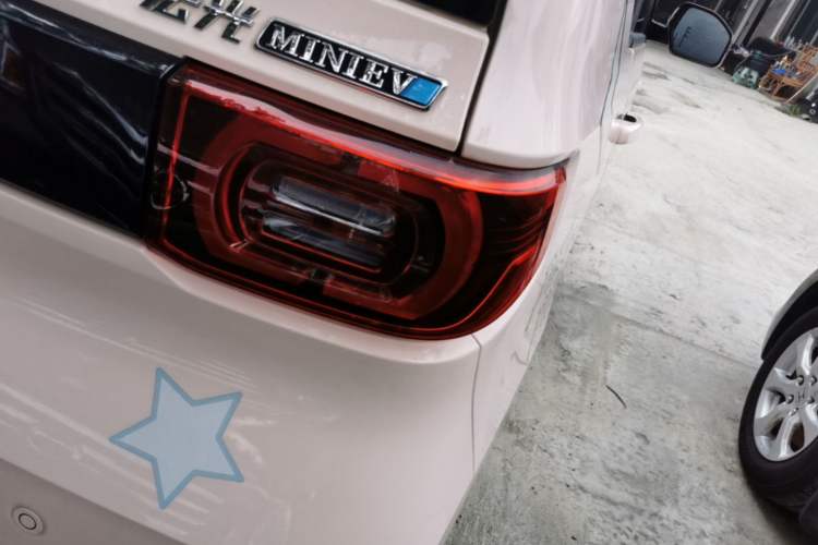Used Wuling Hongguang MINIEV 2022 Macaron Premium Model – Lithium Iron Phosphate Right Rear Taillight