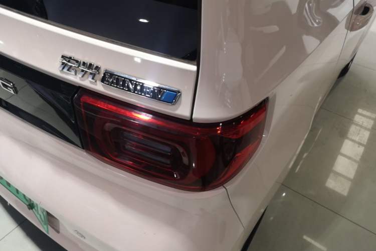 Used Wuling Hongguang MINIEV 2022 Macaron Premium Model – Lithium Ternary Battery Right Rear Taillight