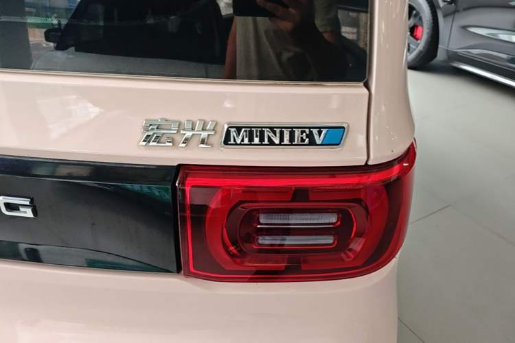 Used Wuling Hongguang MINIEV 2022 Macaron Fashion Edition Lithium-Nickel-Cobalt-Alpha-oxide Right Rear Taillight