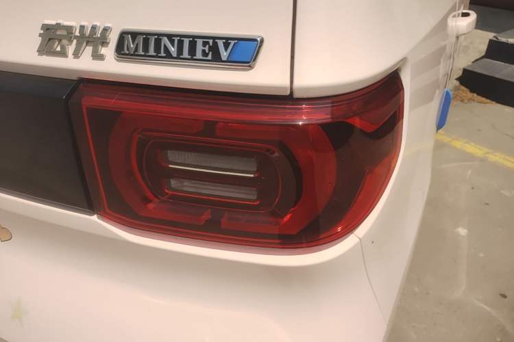 Used Wuling Hongguang MINIEV 2022 Macaron Premium Model – Lithium Ternary Battery Right Rear Taillight