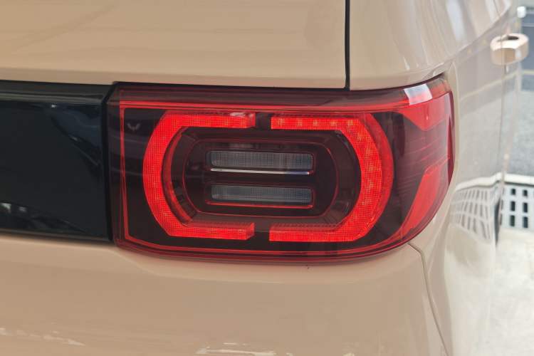 Used Wuling Hongguang MINIEV 2022 Macaron Premium Model – Lithium Iron Phosphate Right Rear Taillight
