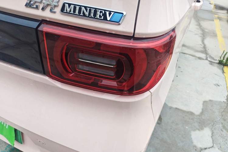 Used Wuling Hongguang MINIEV 2022 Macaron Fashion Model Lithium Iron Phosphate Right Rear Taillight