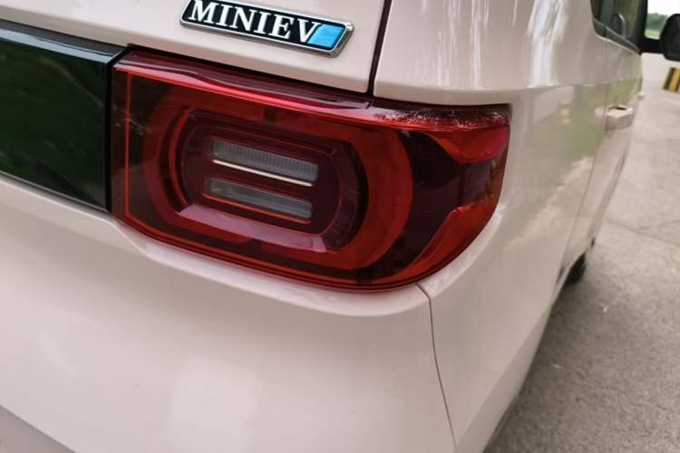 Used Wuling Hongguang MINIEV 2022 Macaron Premium Model – Lithium Iron Phosphate Right Rear Taillight
