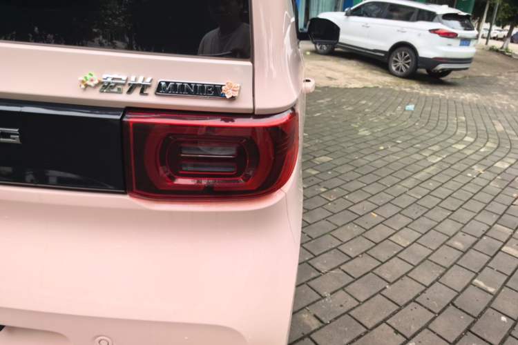 Used Wuling Hongguang MINIEV 2022 Macaron Premium Model – Lithium Iron Phosphate Right Rear Taillight
