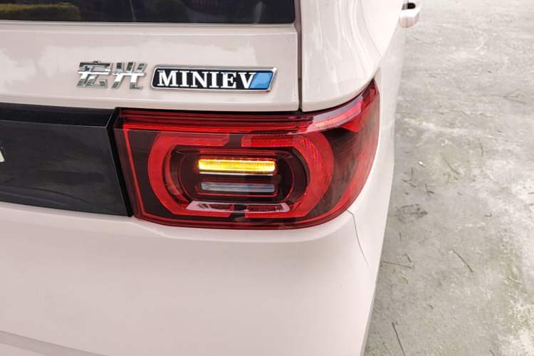 Used Wuling Hongguang MINIEV 2022 Macaron Premium Model – Lithium Iron Phosphate Right Rear Taillight