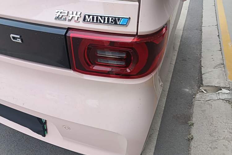 Used Wuling Hongguang MINIEV 2022 Macaron Premium Model – Lithium Iron Phosphate Right Rear Taillight
