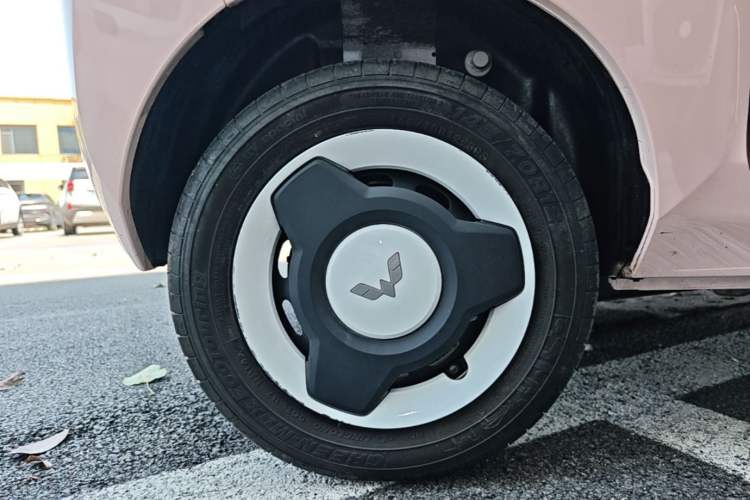 Used Wuling Hongguang MINIEV 2022 Macaron Premium Model – Lithium Iron Phosphate Right Rear Wheel Hub